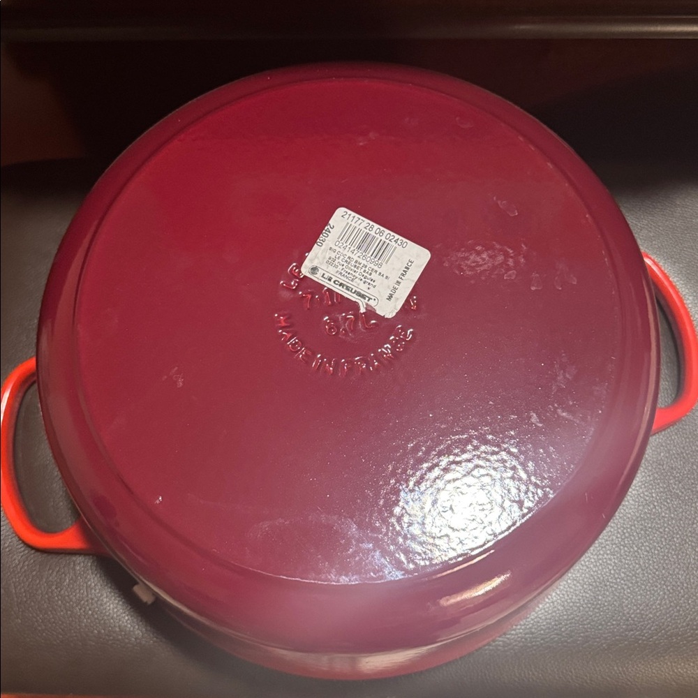 Le Creuset Cerise (Cherry Red) Signature Round Dutch Oven - 7.25 Qt - Picture 5 of 5